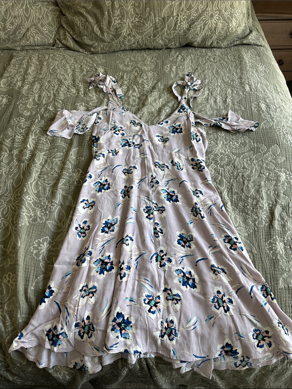 ASTR White Floral Cold-Shoulder Summer Dress
